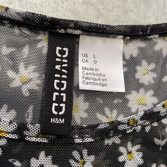 H&M Daisy Print Crop Top - Picture 8 of 13